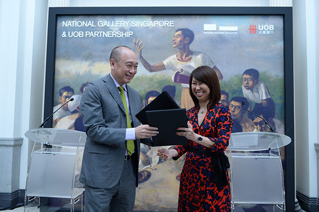 Mr Wee Ee Cheong and Ms Chong Siak Ching exchanging the contract