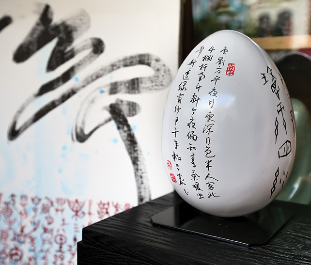SG50 commemorative egg painted by Yong Cheong Thye