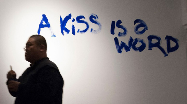  Jack Tan, A kiss is just a kiss (detail), 2014, performance, 2 hours, Institute of International Visual Arts, London. © Courtesy the artist. Photo: Christa Holka.